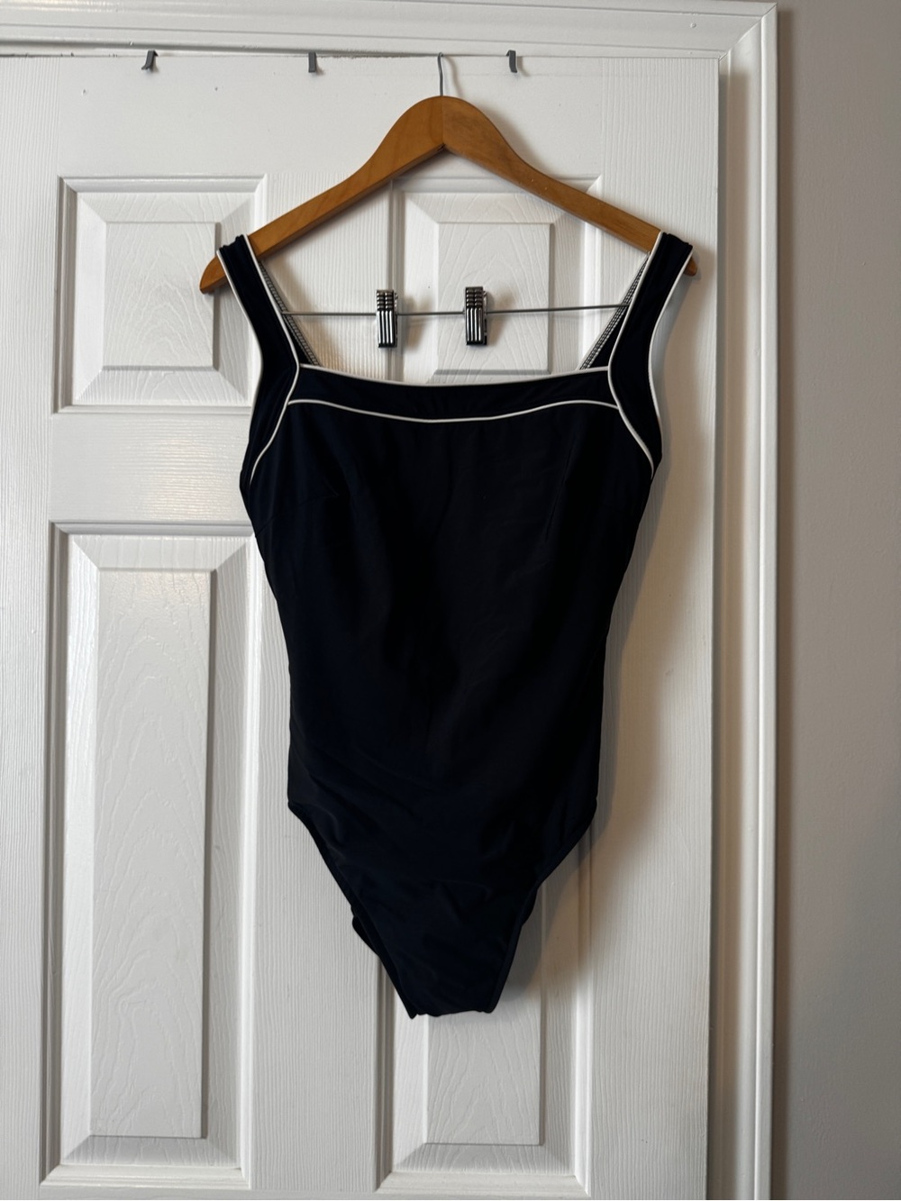Miraclesuit Black White Contrast Trim Tummy Control One Piece Swimsuit | Size 12